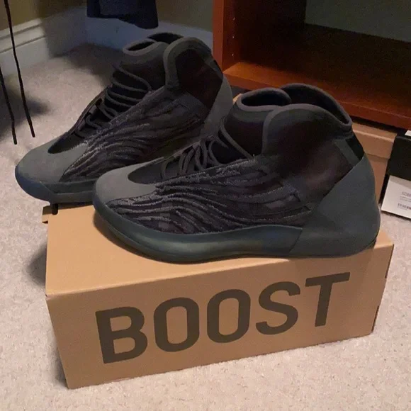 Yeezy qntm onyx